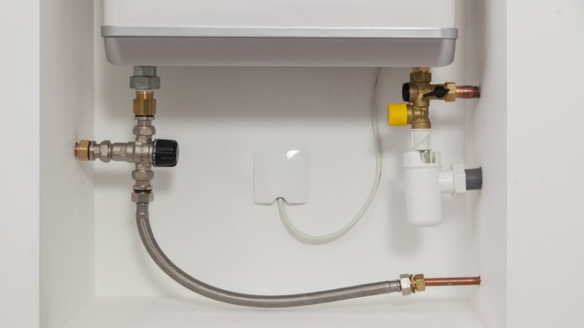 Installer un chauffe-eau plat chez soi