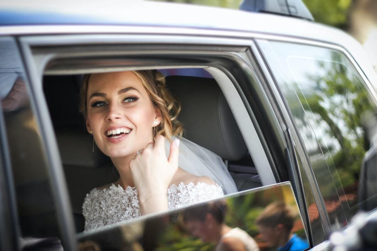 Les accessoires de mariage indispensables pour les invitées