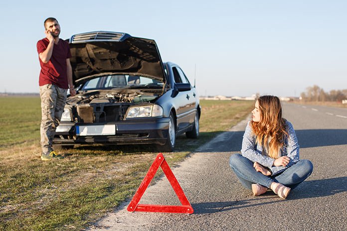 Dépannage auto : Comment réagir en cas de panne sur la route ?